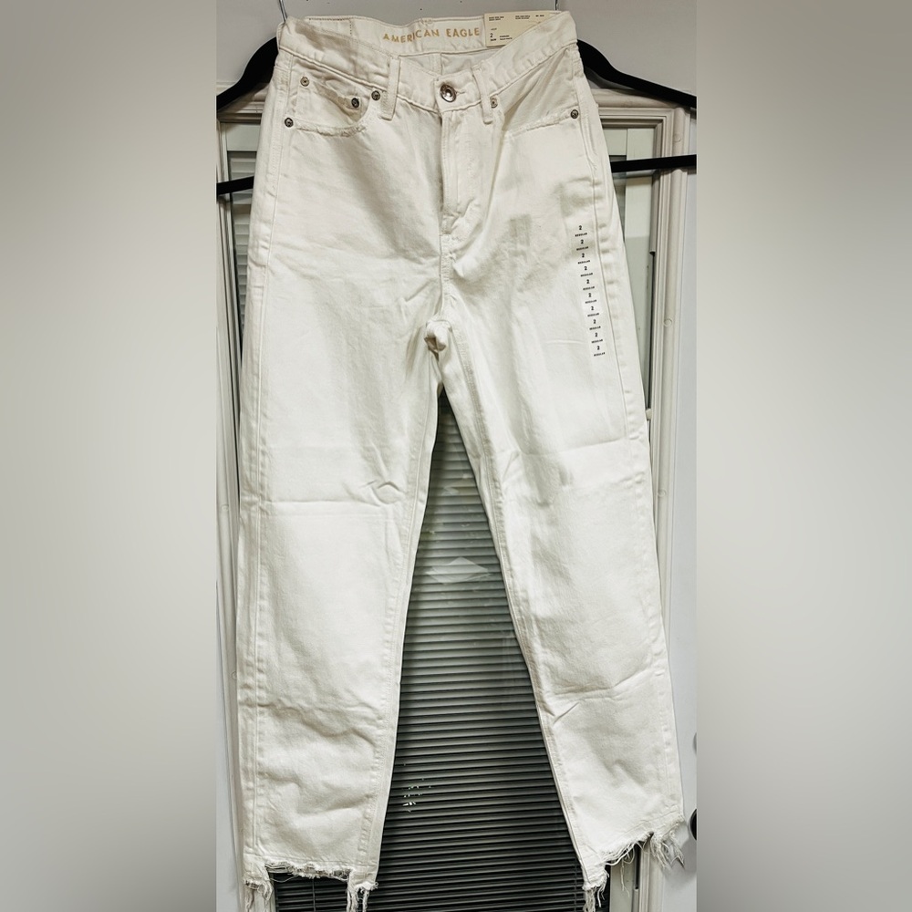 NWT American Eagle Baggy Mom Jeans White High Rise Distressed Hem Size 2 Reg